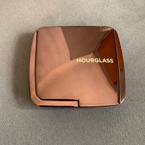 Full Size Hourglass ambient lighting finishing powder
